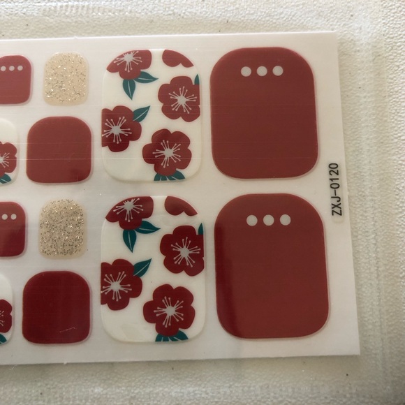 🦶🏽2/$8 Adorable floral designed toe nail wraps - Picture 3 of 6